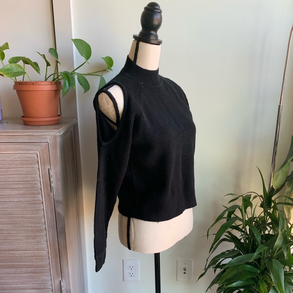 Black Cut out sweater | size xs